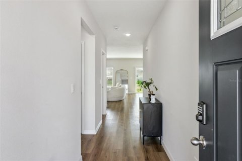 Villa ou maison à vendre à Haines City, Floride: 5 chambres, 226.96 m2 № 2096997 - photo 3