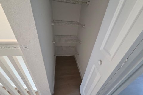 House in Homestead, Florida 3 bedrooms, 143.53 sq.m. № 2068018 - photo 15