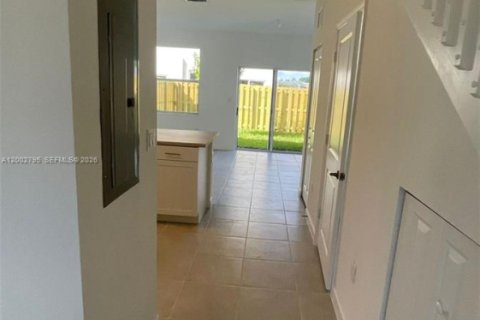 House in Homestead, Florida 3 bedrooms, 143.53 sq.m. № 2068018 - photo 2