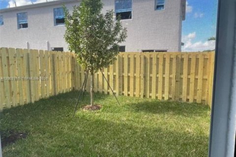 House in Homestead, Florida 3 bedrooms, 143.53 sq.m. № 2068018 - photo 7