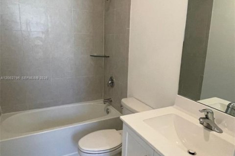 House in Homestead, Florida 3 bedrooms, 143.53 sq.m. № 2068018 - photo 8