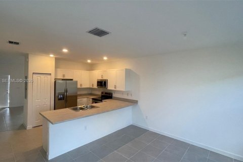 House in Homestead, Florida 3 bedrooms, 143.53 sq.m. № 2068018 - photo 4