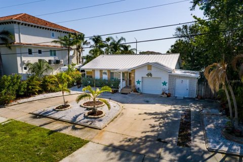 Casa en venta en Saint Petersburg, Florida, 3 dormitorios, 157 m2 № 1744481 - foto 2