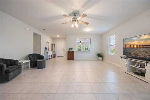 Casa en venta en Cape Coral, Florida, 3 dormitorios, 162.3 m2 № 1901237 - foto 14