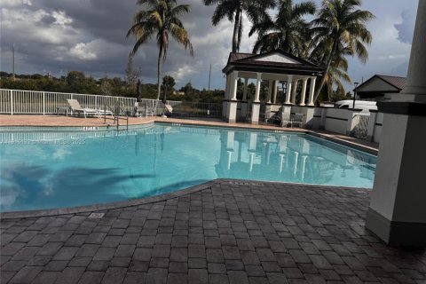 Condominio en alquiler en Miramar, Florida, 3 dormitorios, 138.52 m2 № 1970732 - foto 11