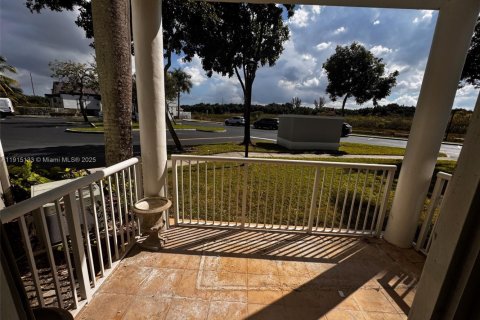 Condominio en alquiler en Miramar, Florida, 3 dormitorios, 138.52 m2 № 1970732 - foto 10