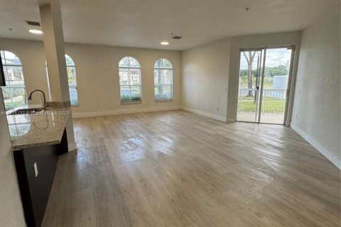 Condominio en alquiler en Miramar, Florida, 3 dormitorios, 138.52 m2 № 1970732 - foto 4