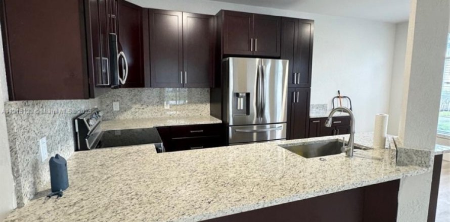 Condominio en Miramar, Florida, 3 dormitorios  № 1970732