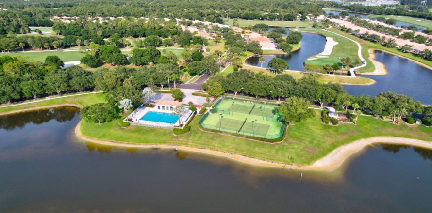 House in Stuart, Florida 3 bedrooms, 185.8 sq.m. № 1186656