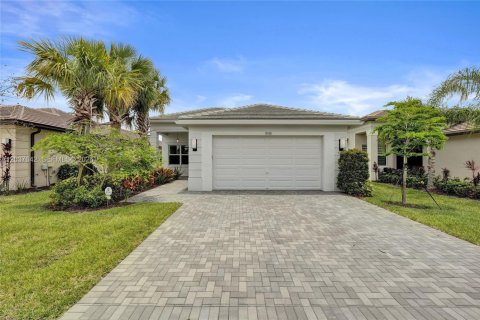 Casa en Port St. Lucie, Florida 4 dormitorios, 209.4 m2 № 2248214