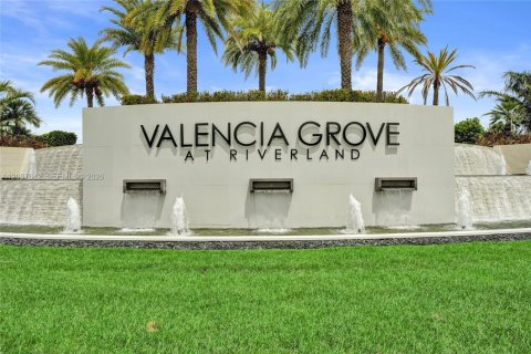 Casa en venta en Port St. Lucie, Florida, 4 dormitorios, 209.4 m2 № 2248214 - foto 2