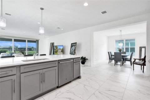 Casa en venta en Port St. Lucie, Florida, 4 dormitorios, 209.4 m2 № 2248214 - foto 9