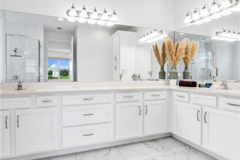 Casa en venta en Port St. Lucie, Florida, 4 dormitorios, 209.4 m2 № 2248214 - foto 29