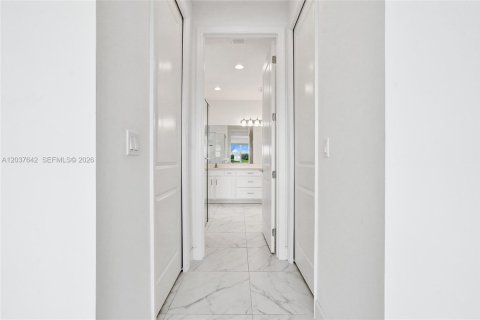 Casa en venta en Port St. Lucie, Florida, 4 dormitorios, 209.4 m2 № 2248214 - foto 24