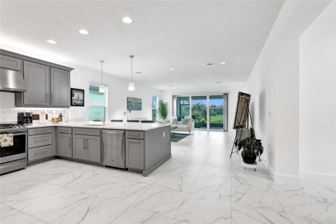 Casa en venta en Port St. Lucie, Florida, 4 dormitorios, 209.4 m2 № 2248214 - foto 10