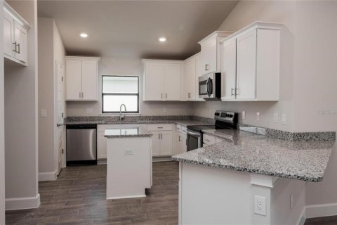 House in Auburndale, Florida 4 bedrooms, 204.38 sq.m. № 1778537 - photo 8