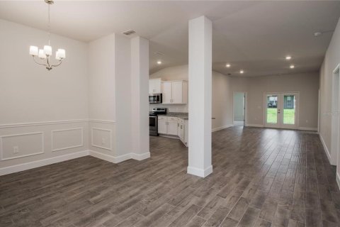 House in Auburndale, Florida 4 bedrooms, 204.38 sq.m. № 1778537 - photo 4
