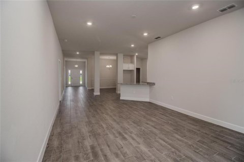House in Auburndale, Florida 4 bedrooms, 204.38 sq.m. № 1778537 - photo 6