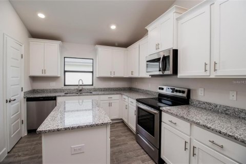 House in Auburndale, Florida 4 bedrooms, 204.38 sq.m. № 1778537 - photo 9