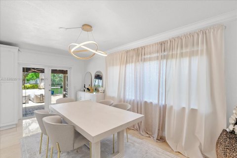 Villa ou maison à vendre à North Miami Beach, Floride: 4 chambres, 182.46 m2 № 1935183 - photo 5