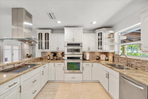 Villa ou maison à vendre à North Miami Beach, Floride: 4 chambres, 182.46 m2 № 1935183 - photo 7