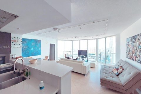 Снять в аренду кондоминиум в Санни-Айлс-Бич, Флорида 2 спальни, 132.2м2, № 1935200 - фото 1