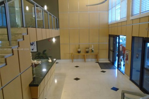 Condo in Miami Beach, Florida, 2 bedrooms № 1998395 - photo 5