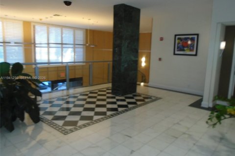 Condo in Miami Beach, Florida, 2 bedrooms № 1998395 - photo 7