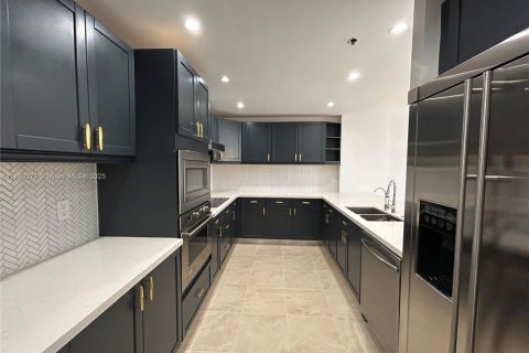 Снять в аренду кондоминиум в Ки-Бискейн, Флорида 2 спальни, 142.33м2, № 2017029 - фото 10