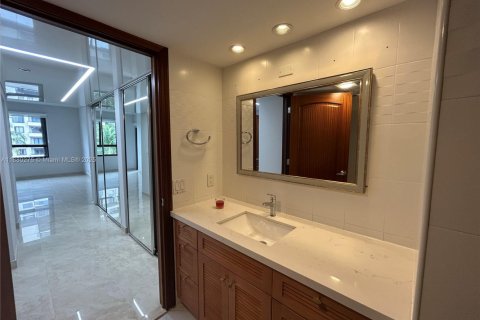 Снять в аренду кондоминиум в Ки-Бискейн, Флорида 2 спальни, 142.33м2, № 2017029 - фото 18