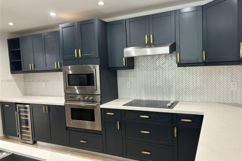 Снять в аренду кондоминиум в Ки-Бискейн, Флорида 2 спальни, 142.33м2, № 2017029 - фото 11