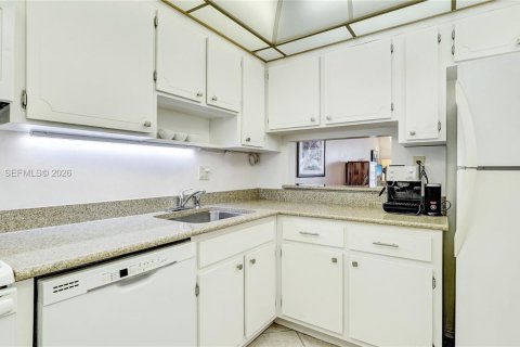 Condo in Hollywood, Florida, 2 bedrooms  № 2026777 - photo 10