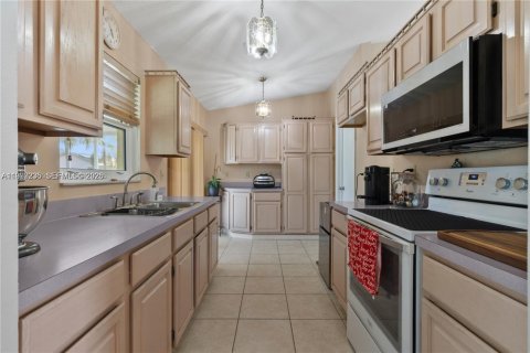 Villa ou maison à vendre à Homestead, Floride: 3 chambres, 167.97 m2 № 2044681 - photo 16