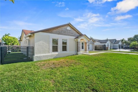 Villa ou maison à vendre à Homestead, Floride: 3 chambres, 167.97 m2 № 2044681 - photo 2