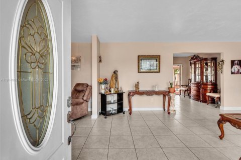 Купить виллу или дом в Майами-Гарденс, Флорида 10 комнат, 140.65м2, № 1970374 - фото 6