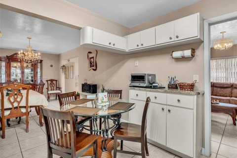 Купить виллу или дом в Майами-Гарденс, Флорида 10 комнат, 140.65м2, № 1970374 - фото 18