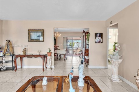 Купить виллу или дом в Майами-Гарденс, Флорида 10 комнат, 140.65м2, № 1970374 - фото 12