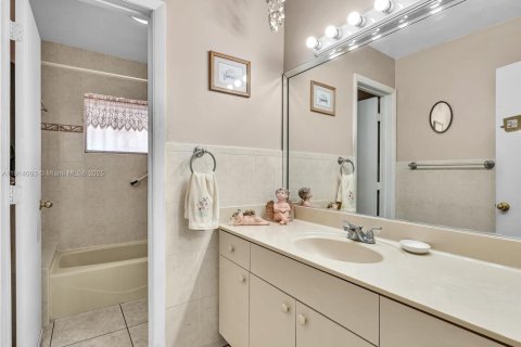 Купить виллу или дом в Майами-Гарденс, Флорида 10 комнат, 140.65м2, № 1970374 - фото 20