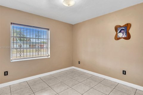 Купить виллу или дом в Майами-Гарденс, Флорида 10 комнат, 140.65м2, № 1970374 - фото 23