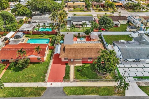 Купить виллу или дом в Майами-Гарденс, Флорида 10 комнат, 140.65м2, № 1970374 - фото 4
