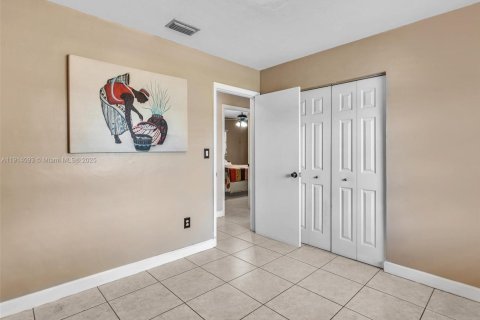 Купить виллу или дом в Майами-Гарденс, Флорида 10 комнат, 140.65м2, № 1970374 - фото 24