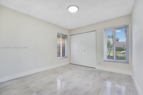 House in Lauderhill, Florida 3 bedrooms, 159.42 sq.m. № 2401588 - photo 20