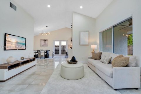 House in Lauderhill, Florida 3 bedrooms, 159.42 sq.m. № 2401588 - photo 8