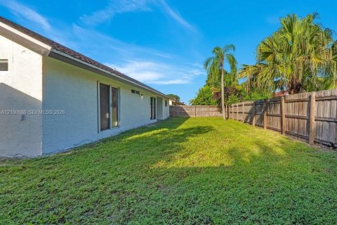 House in Lauderhill, Florida 3 bedrooms, 159.42 sq.m. № 2401588 - photo 23