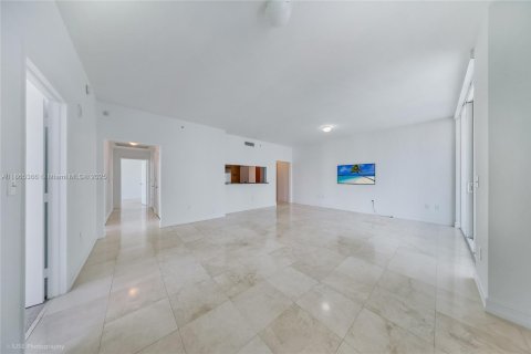 Condominio en alquiler en Miami, Florida, 3 dormitorios, 140.56 m2 № 1978470 - foto 5