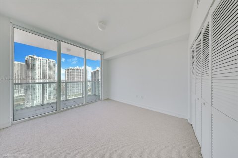 Condominio en alquiler en Miami, Florida, 3 dormitorios, 140.56 m2 № 1978470 - foto 10