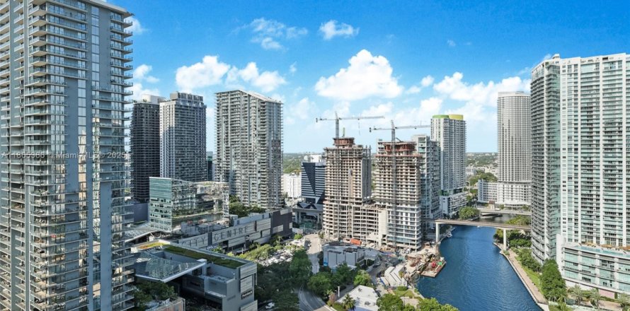 Condominio en Miami, Florida, 3 dormitorios  № 1978470