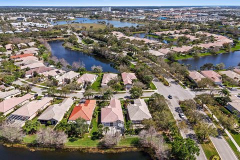 House in Port St. Lucie, Florida 3 bedrooms, 185.8 sq.m. № 2086801 - photo 30