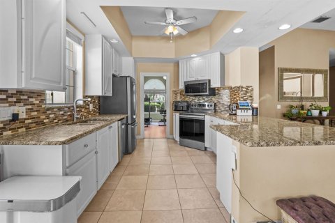 House in Port St. Lucie, Florida 3 bedrooms, 185.8 sq.m. № 2086801 - photo 12