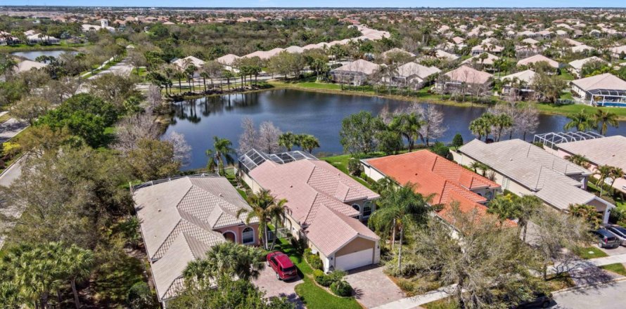 House in Port St. Lucie, Florida 3 bedrooms, 185.8 sq.m. № 2086801